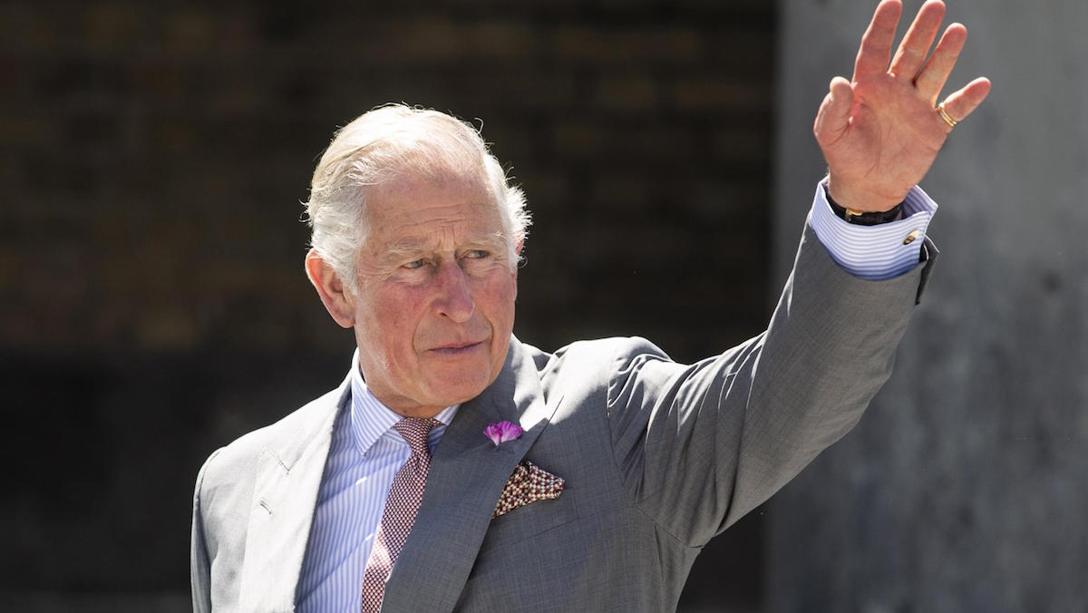Principe Carlo, gli inglesi non lo vogliono più. Abdicherà in favore del figlio William?