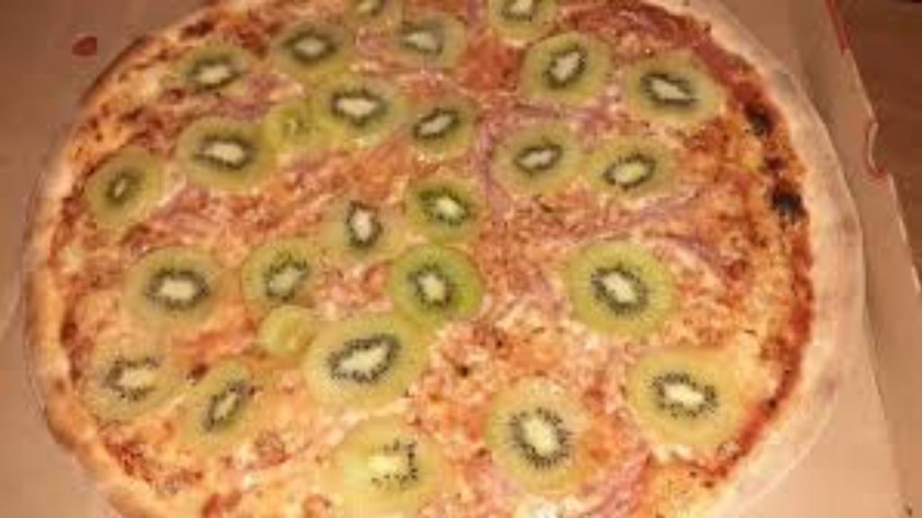 Ristorante serve pizze al kiwi e le persone si sentono male