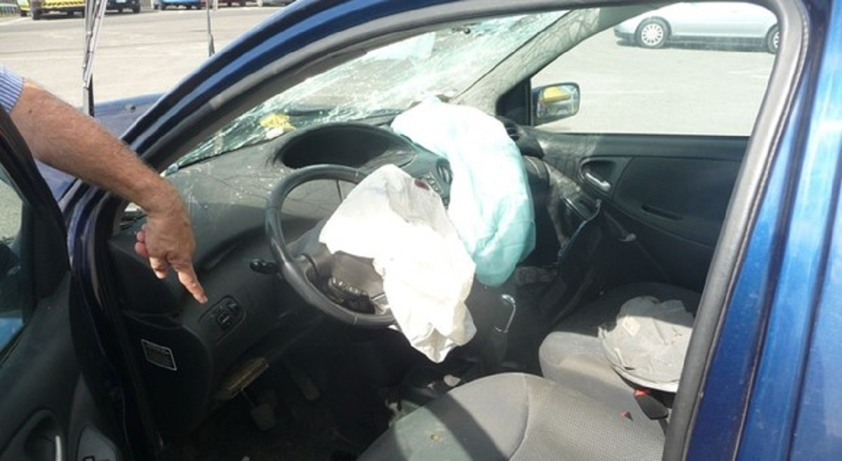 Scoppia l’airbag, neonato morto. Ecco come si portano i bimbi in auto