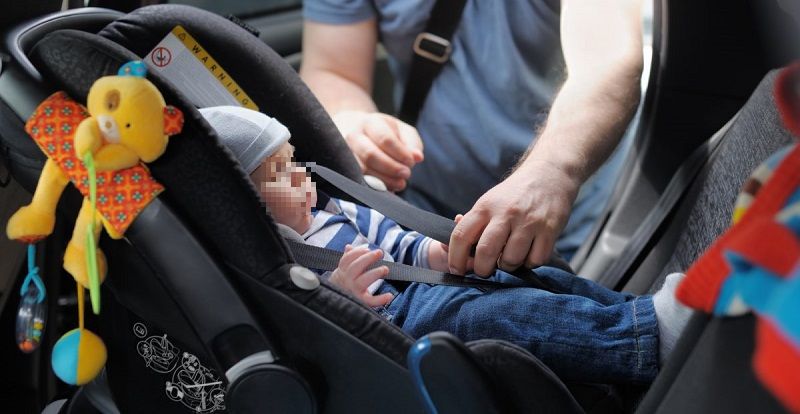 Scoppia l’airbag dopo un tamponamento, muore neonato: era nell’ovetto sul sedile anteriore